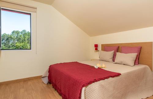 Prazeres House | Spacious 9-Bedroom House with Private Pool Near Prazeres