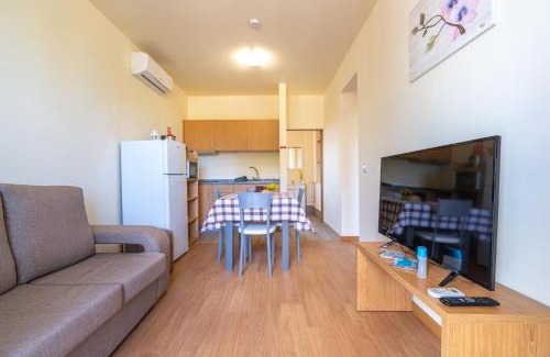 Prazeres House | Spacious 9-Bedroom House with Private Pool Near Prazeres