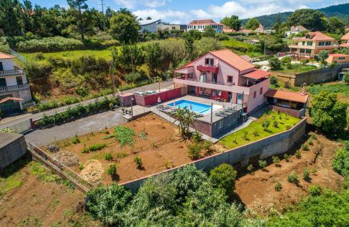 Prazeres House | Spacious 9-Bedroom House with Private Pool Near Prazeres