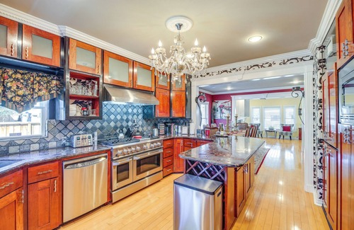 Midtown House | Premier Houston Home with Deck, Minutes from Downtown!