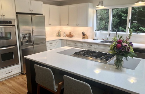 Sag Harbor House | Family-Friendly 5BR Home with Breathtaking Bay Views