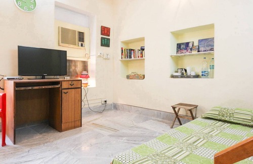 Ballygunge House | Ideal Stay with Kitchen, Breakfast & Prime Location