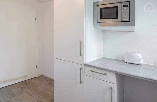 Diemershalde Apartment | Serene Inner City Apartment with Breakfast and Kitchen Access