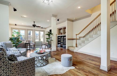 South Central Houston House | Inviting Townhome near TMC/NRG Stadium, Pets Welcome!