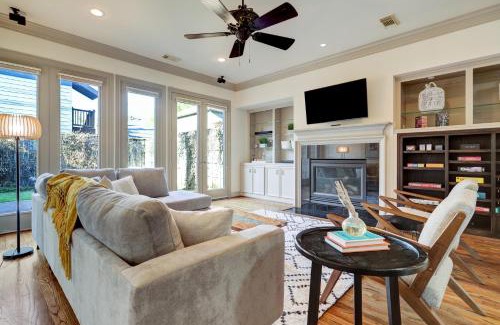 South Central Houston House | Inviting Townhome near TMC/NRG Stadium, Pets Welcome!
