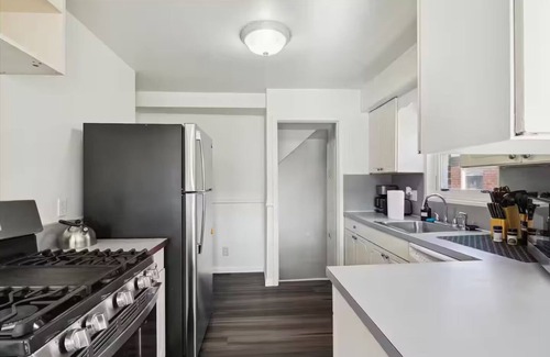 Allen Park House | Spacious & Inviting Home Near Detroit Attractions