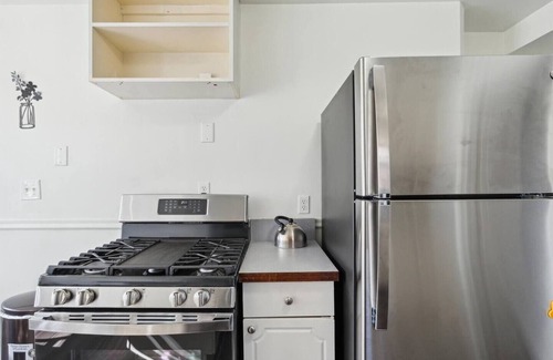 Allen Park House | Spacious & Inviting Home Near Detroit Attractions
