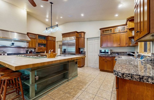 Bellevue House | Inviting Home with Jetted Tub & Pool Near Town