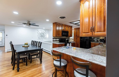 Applewood Villages House | Guest Rated 9.8: King Beds, Pool & Spa with Mountain Views