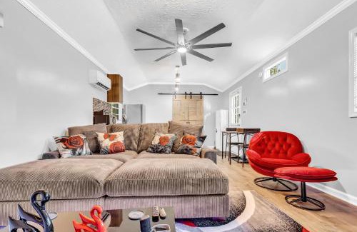 Athens Villa | Modern King Guesthouse: Your Ideal Private Retreat