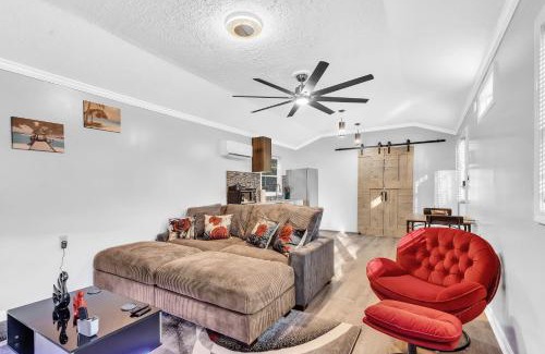 Athens Villa | Modern King Guesthouse: Your Ideal Private Retreat