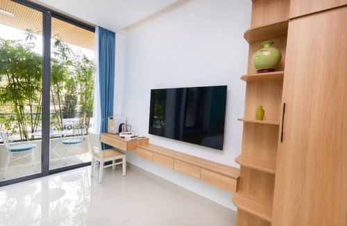 Da Nang City Centre House | Spacious King Room with Garden View in the lovely center of Đà Nẵng