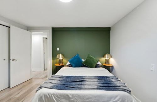 Kitsilano Apartment | Spacious Kitsilano 2BR Suite with Street Parking for 6 Guests