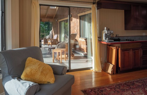Salt Spring Island Cottage | Spacious lakefront cottage, Salt Spring Island. Great sunsets, central location