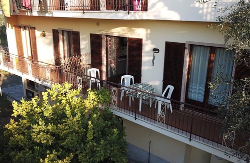 Assenza Apartment | Picturesque Lake View Apartment with Modern Amenities