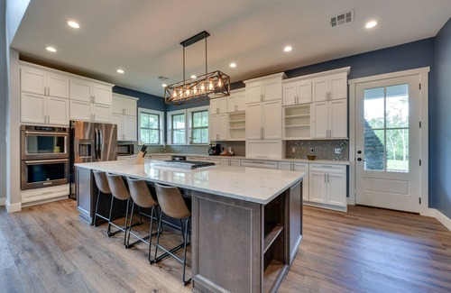 Prien House | Pet-Friendly Lake Charles Craftsman with Spa & Breakfast
