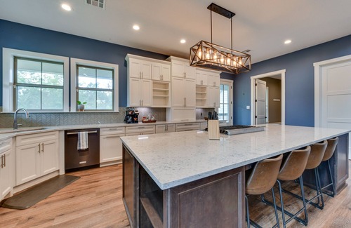 Prien House | Pet-Friendly Lake Charles Craftsman with Spa & Breakfast