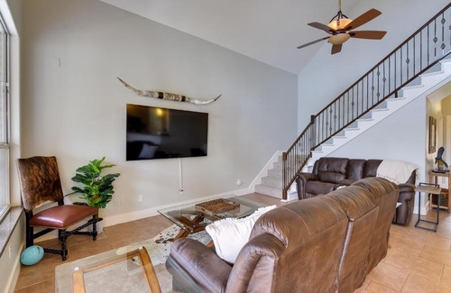 Granbury House | Pet-Friendly Lake Granbury Vacation Home with Dock Access