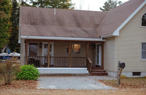 Sebago House | Spacious Lake House with direct access to private beach and marina on Big Sebago