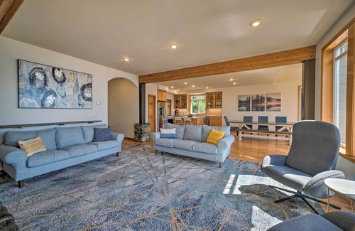 Lake Stevens House | Inviting Lake Stevens Home with Fire Pit & Kitchen Amenities