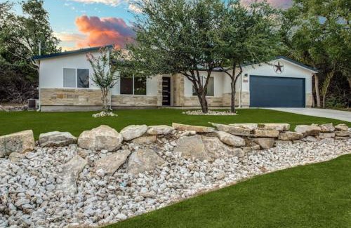 Lago Vista House | Lake Travis Getaway with Pool and Boat Parking