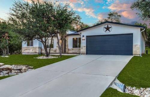 Lago Vista House | Lake Travis Getaway with Pool and Boat Parking