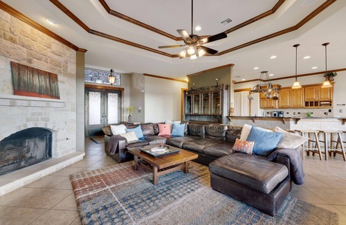 Point Venture House | Scenic Lake Travis Retreat: Game Room & Relaxing Spa
