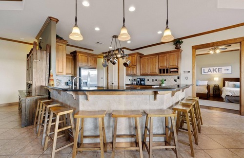 Point Venture House | Scenic Lake Travis Retreat: Game Room & Relaxing Spa