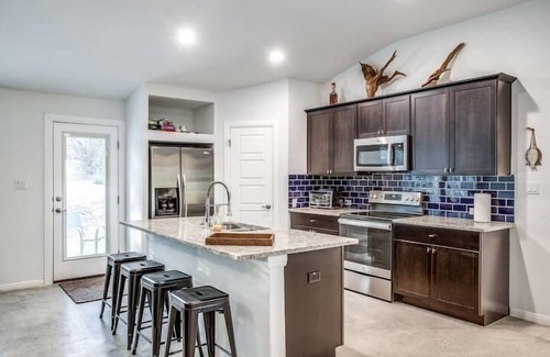 Lago Vista House | Relaxing Lake Travis Getaway with Boat Parking & Breakfast