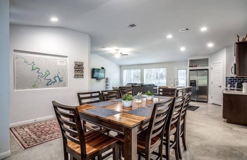 Lago Vista House | Relaxing Lake Travis Getaway with Boat Parking & Breakfast