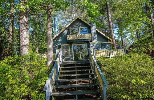 Pine Mountain Ski Chalet | Relaxing Lake View Chalet for Unforgettable Family Getaways