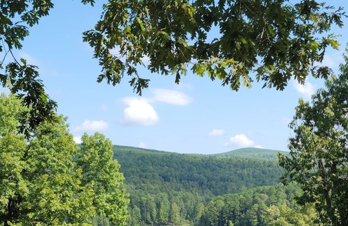 Higden House | Spacious Lake View Home w/ King Bed & Only 1 min. To Boat Ramp