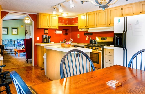 Higden House | Spacious Lake View Home w/ King Bed & Only 1 min. To Boat Ramp