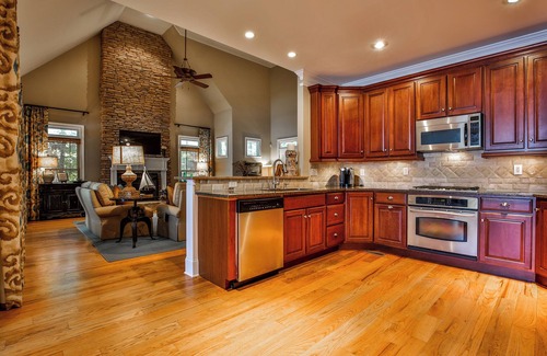 Greensboro House | Spacious Lakefront 5-bedroom house in charming Greensboro