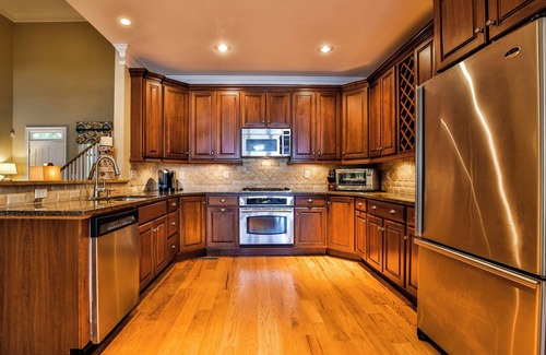 Greensboro House | Spacious Lakefront 5-bedroom house in charming Greensboro