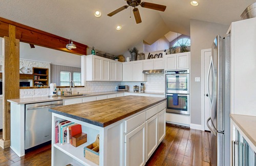 Spicewood House | Ideal Lakefront Retreat with Pool, Tennis & Game Room