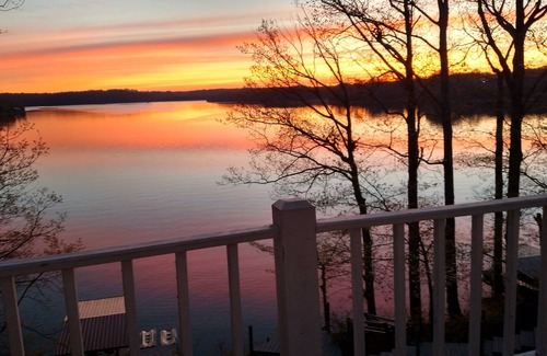 Winchester Ski Chalet | Scenic Lakefront Retreat in Hopkins Pt. with Private Dock
