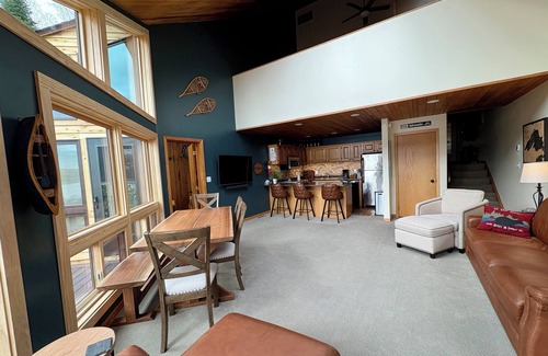 Two Harbors Condo | Tranquil Lakehome Near Superior's North Shore Attractions