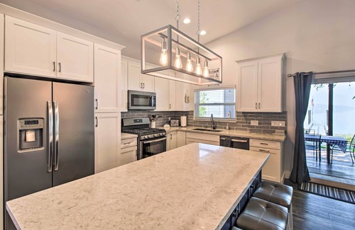North Lakeport House | Unforgettable Lakeport House Steps from Clear Lake with Dock