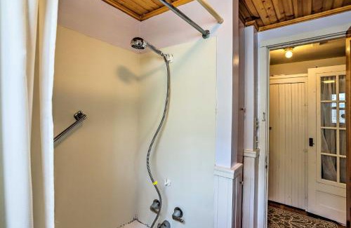 Lakeside House | Relaxing Lakeside Cottage Near Marblehead with Spa Access