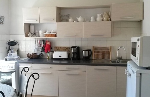 Monflanquin House | Romantic Village Retreat Near Monflanquin Square with Breakfast