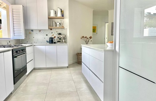 Plettenberg Bay House | Spacious, light 6-sleeper coastal bungalow with pool Short walk to the beach