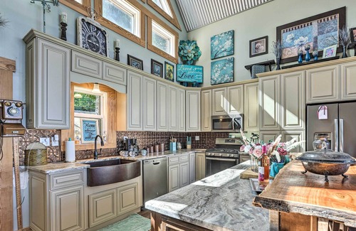 Talladega House | Spacious Lineville Home w/ Deck + Mtn Views!