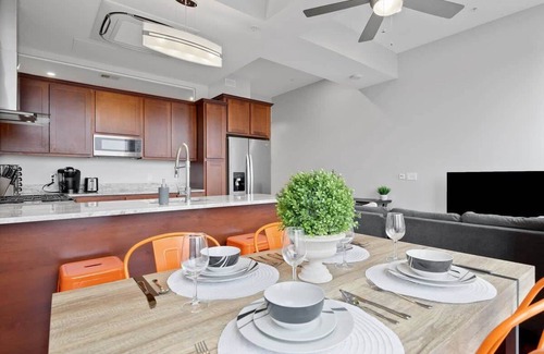 Downtown Pittsburgh House | Downtown Loft with Gym & Free Parking - Rated 10/10!