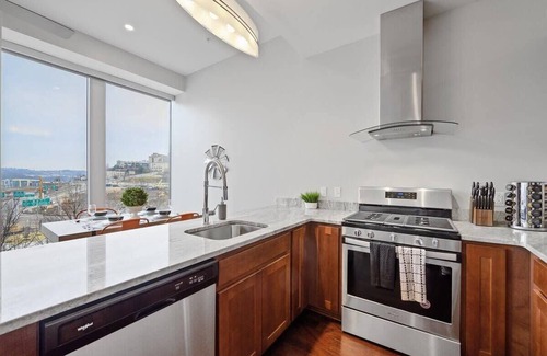 Downtown Pittsburgh House | Downtown Loft with Gym & Free Parking - Rated 10/10!