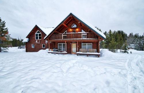 Island Park House | Spacious Log Cabin Retreat with Game Room & Hot Tub Near Island Park, Idaho