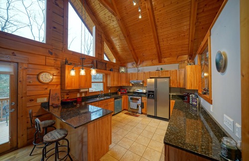Butler Cabin | Beautiful Log Cabin with Spectacular Views and Lake Access