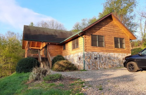 Butler Cabin | Beautiful Log Cabin with Spectacular Views and Lake Access
