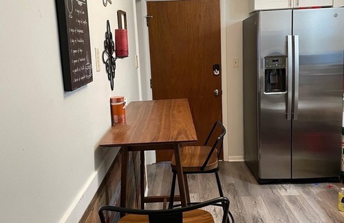 Oak Park Apartment | Guest Favorite: 2-Bedroom Retreat with Free Parking