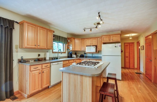 Lowville House | Pet-Friendly Lowville Retreat with Spa & Kitchen Access